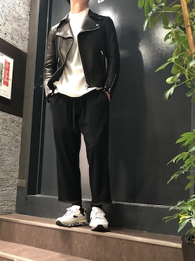 「ISAMU KATAYAMA BACKLASH（イサムカタヤマバックラッシュ）のアイテム（ライダースジャケット）」を使った、岡田さん（メンズ・172cm）の秋コーディネート