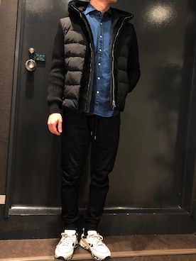 「ジャージーパンツ」｜「アイテム（ダウンジャケット/コート）」を使った、岡田さん（メンズ・172cm）の秋コーディネート