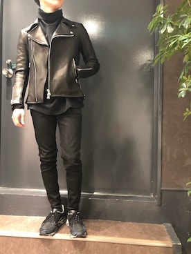 「ISAMU KATAYAMA BACKLASH（イサムカタヤマバックラッシュ）のアイテム（ライダースジャケット）」を使った、岡田さん（メンズ・172cm）の秋コーディネート