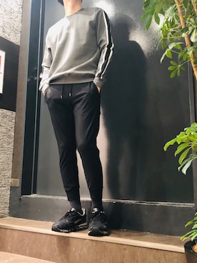 「BALR.（ボーラー）のアイテム（スウェット）」を使った、岡田さん（メンズ・172cm）の秋コーディネート