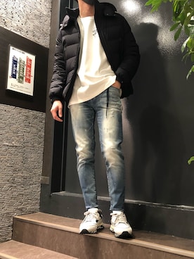 「グラフィックＴ」｜「アイテム（ダウンジャケット/コート）」を使った、岡田さん（メンズ・172cm）の秋コーディネート