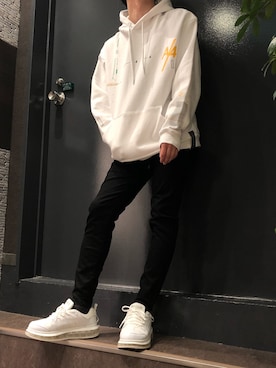 「B'2nd（ビーセカンド）のアイテム（パーカー）」を使った、岡田さん（メンズ・172cm）の冬コーディネート