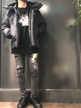 「グラフィックＴ」｜「アイテム（ダウンジャケット/コート）」を使った、岡田さん（メンズ・172cm）の冬コーディネート