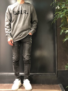 「BALR.（ボーラー）のアイテム（スウェット）」を使った、岡田さん（メンズ・172cm）の冬コーディネート