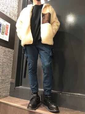 「グラフィックＴ」｜「アイテム（ブルゾン）」を使った、岡田さん（メンズ・172cm）の冬コーディネート