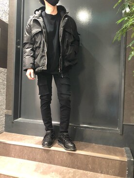 「グラフィックＴ」｜「アイテム（ダウンジャケット/コート）」を使った、岡田さん（メンズ・172cm）の冬コーディネート