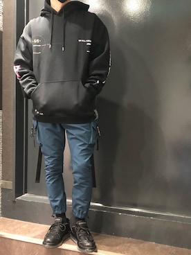 「B'2nd（ビーセカンド）のアイテム（パーカー）」を使った、岡田さん（メンズ・172cm）の冬コーディネート