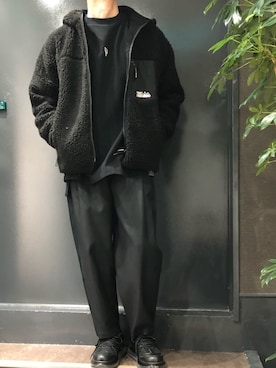 「グラフィックＴ」｜「アイテム（ブルゾン）」を使った、岡田さん（メンズ・172cm）の冬コーディネート