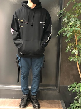 「B'2nd（ビーセカンド）のアイテム（パーカー）」を使った、岡田さん（メンズ・172cm）の冬コーディネート