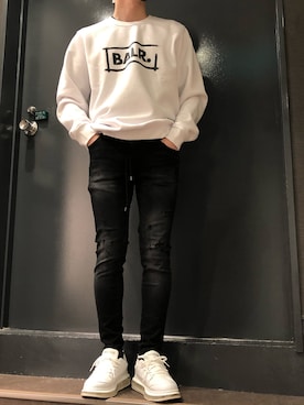 「BALR.（ボーラー）のアイテム（スウェット）」を使った、岡田さん（メンズ・172cm）の冬コーディネート