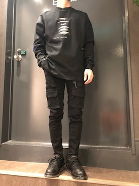 デニムパンツを使った 黒スニーカー の人気ファッションコーディネート Wear