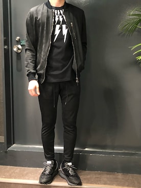 「NEIL BARRETT（ニールバレット）のアイテム（トップス）」を使った、岡田さん（メンズ・172cm）の春コーディネート