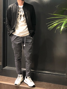 「NEIL BARRETT（ニールバレット）のアイテム（トップス）」を使った、岡田さん（メンズ・172cm）の春コーディネート