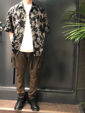 「B'2nd（ビーセカンド）のアイテム（スニーカー）」を使った、岡田さん（メンズ・172cm）の春コーディネート