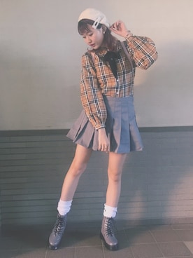 「ベージュシャツ」｜「アイテム（シューズ）」を使った、春奈桃佳さん（レディース・167cm）の秋コーディネート