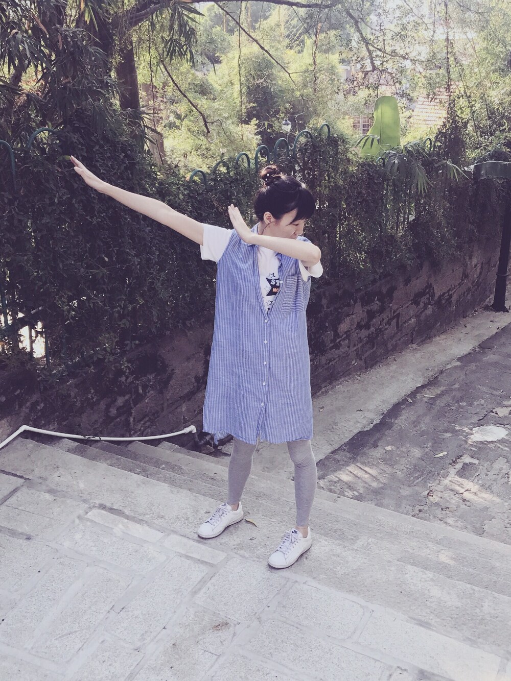 「H:CONNECTのアイテム（シャツ/ブラウス、ブルー系）」を使った、jiejie320さん（レディース・165cm）の冬コーディネートの1枚目の写真