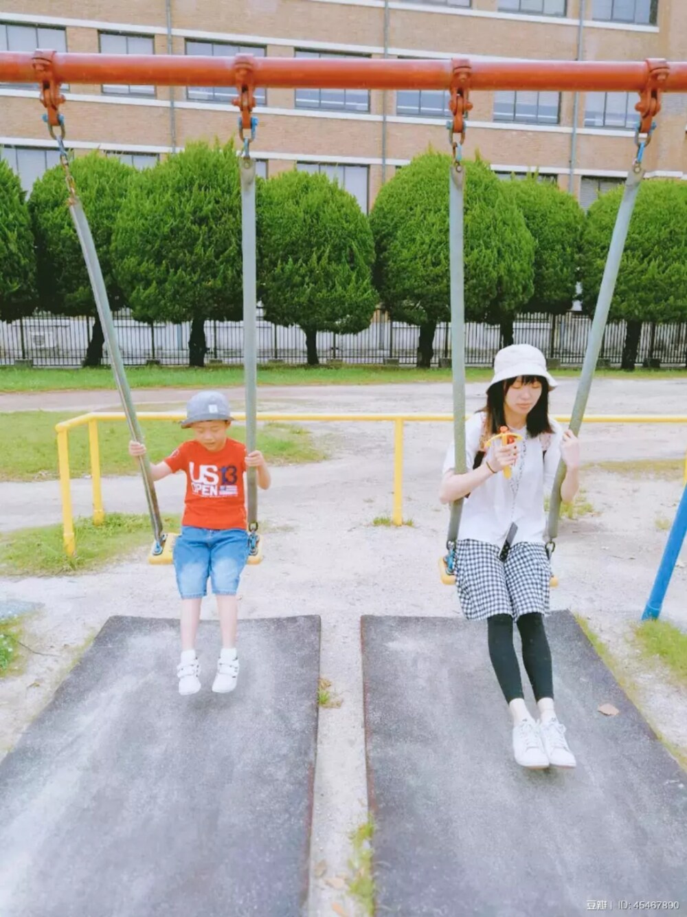 「POLO RALPH LAURENのアイテム（Tシャツ/カットソー、レッド系）」を使った、jiejie320さん（レディース・165cm）の春コーディネートの1枚目の写真