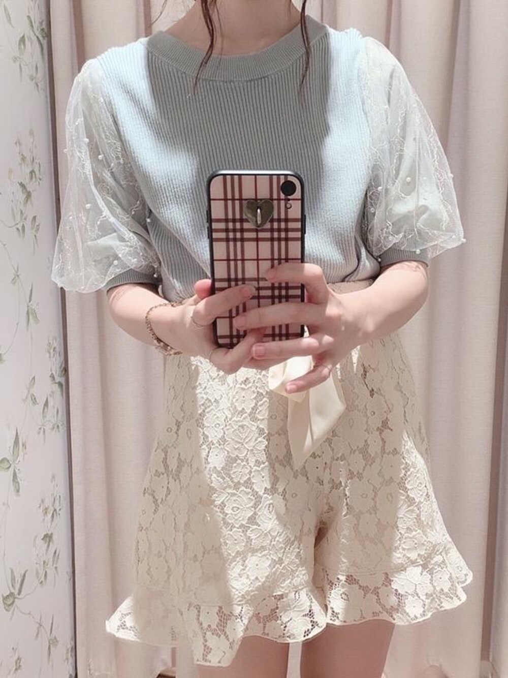 「ニット、ショートパンツ、ガーリー、ミント、MAJESTIC LEGON、コットン、マジェスティックレゴン、パステルコーデ」｜「MAJESTIC LEGONのコットンレースショートパンツ（その他パンツ、ホワイト系）」を使った、マジェスティックレゴンアミュプラザ鹿児島店スタッフさん（レディース・162cm）の夏コーディネートの1枚目の写真