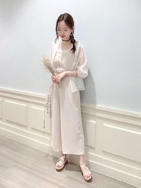 「MAJESTIC LEGON（マジェスティックレゴン）のスカラップキャミサロペット（サロペット/オーバーオール）」を使った、マジェスティックレゴンアミュプラザ鹿児島店スタッフさん（レディース・165cm）の夏コーディネート