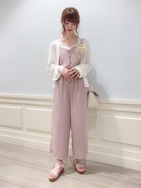 「MAJESTIC LEGON（マジェスティックレゴン）のスカラップキャミサロペット（サロペット/オーバーオール）」を使った、マジェスティックレゴンアミュプラザ鹿児島店スタッフさん（レディース・162cm）の夏コーディネート