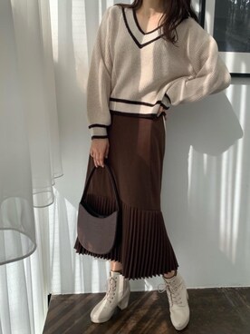 「Ｖネック」｜「アイテム（シューズ）」を使った、マジェスティックレゴンアミュプラザ鹿児島店スタッフさん（レディース・165cm）の冬コーディネート