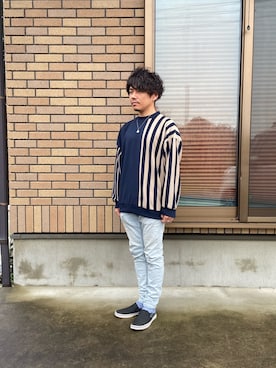 「niko and...（ニコアンド）の切り替えビッグプルオーバー（ニット/セーター、ブルー系）」を使った、みとやんさん（メンズ・166cm）の冬コーディネート