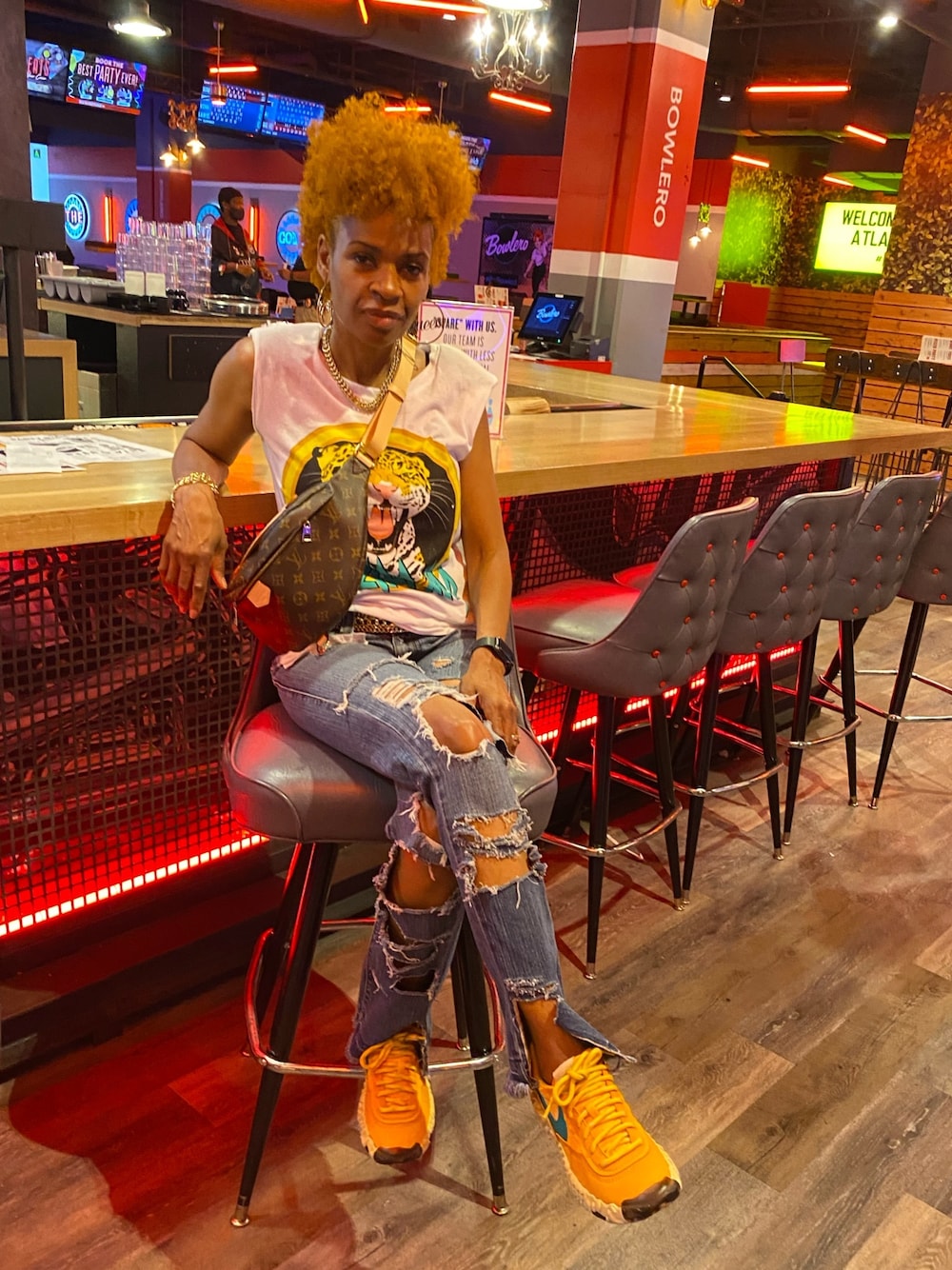 「Levi's、lotd、distressed jeans、NIKE、ootd、look、STYLE、mystyle、fashionista、edgyfashion」｜「Levi limited editionのアイテム（デニムパンツ、ブルー系）」を使った、Fonda Johnsonさん（レディース・163cm）の夏コーディネートの1枚目の写真