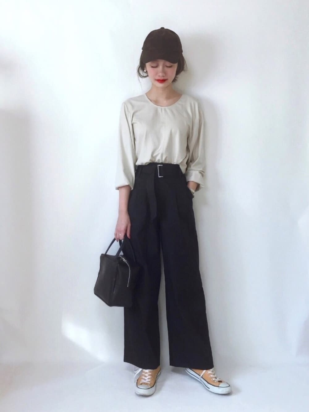 「UR20th_KG」｜「AZUL ENCANTOの【消臭効果】【洗濯機で洗える】前後2WAY ネックギャザーブラウス（シャツ/ブラウス、ベージュ系）」を使った、TOMOKAさん（レディース・162cm）の秋コーディネートの1枚目の写真