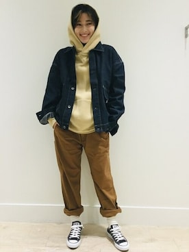 「リラックスコーデ」｜「アイテム（デニムジャケット）」を使った、GapJapanさん（レディース・166cm）の秋コーディネート