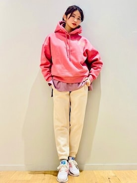 「ロゴパーカー」｜「アイテム（スウェットパンツ）」を使った、GapJapanさん（レディース・160cm）の冬コーディネート