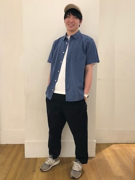 「リラックスパンツ」｜「アイテム（帽子）」を使った、GapJapanさん（メンズ・182cm）の夏コーディネート