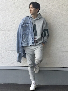 「ロゴパーカー」｜「アイテム（デニムジャケット）」を使った、GapJapanさん（メンズ・184cm）の夏コーディネート