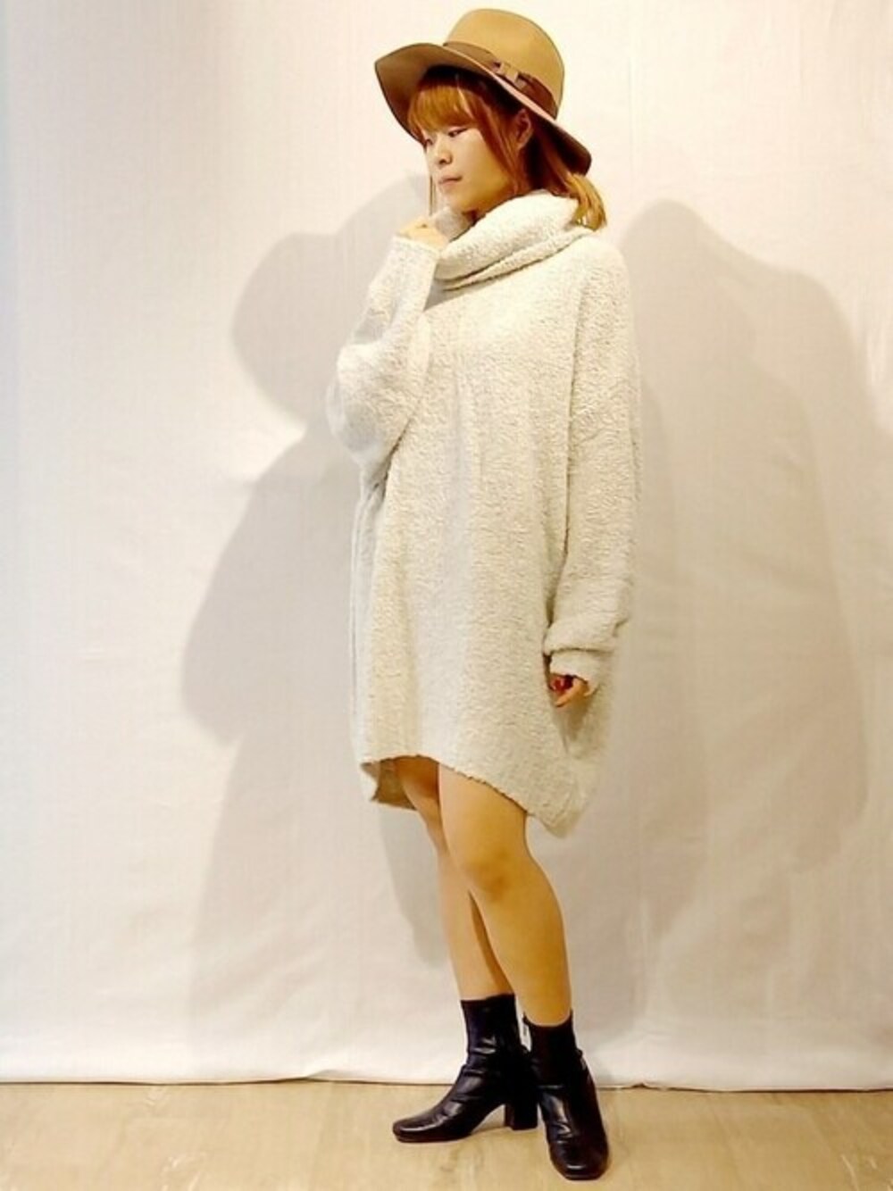 その他のニット/セーターを着用したレディースの秋コーディネートの1枚目の写真