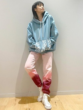 「ロゴパーカー」｜「アイテム（スウェットパンツ）」を使った、GapJapanさん（レディース・158cm）の秋コーディネート