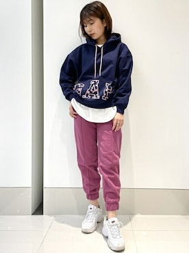 「ネイビー×ピンク」｜「アイテム（パンツ）」を使った、GapJapanさん（レディース・164cm）の秋コーディネート