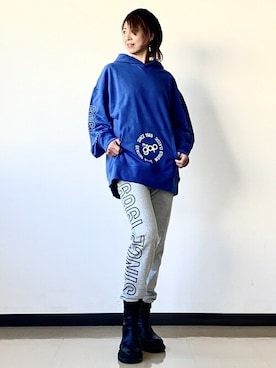 「ロゴパーカー」｜「アイテム（スウェットパンツ）」を使った、GapJapanさん（レディース・161cm）の冬コーディネート