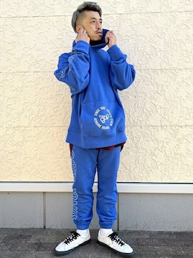 「ロゴパーカー」｜「アイテム（スウェットパンツ）」を使った、GapJapanさん（メンズ・170cm）の冬コーディネート