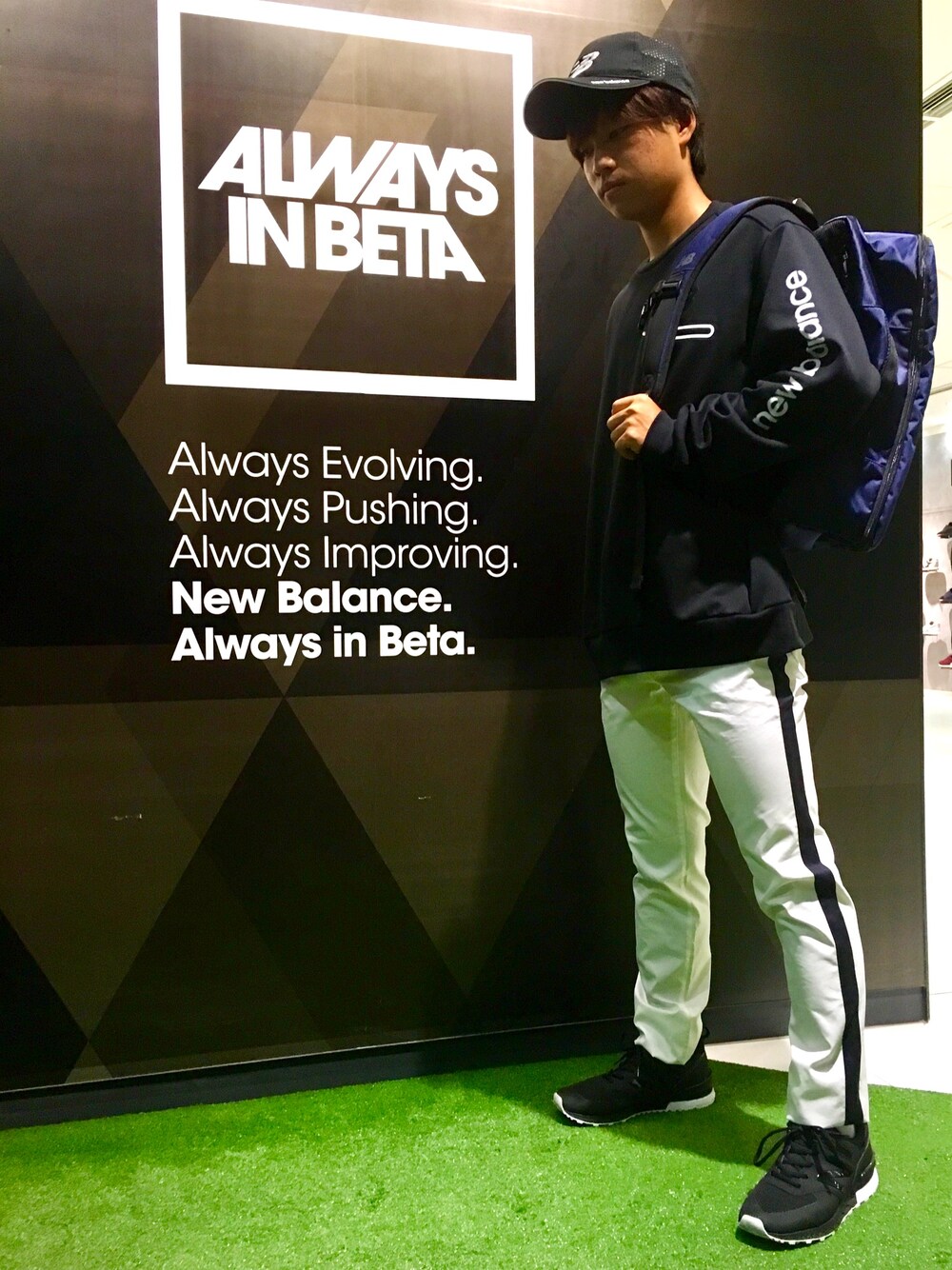 「スニーカー、カジュアル、キャップ、スポーツミックス、ゴルフ、ラフ、移動スタイル、ゴルフウェア、NBスタイル」｜「NEW BALANCEのMS574（スニーカー、ブラック系）」を使った、NEWBALANCEAOYAMAさん（メンズ・170cm）の夏コーディネートの1枚目の写真