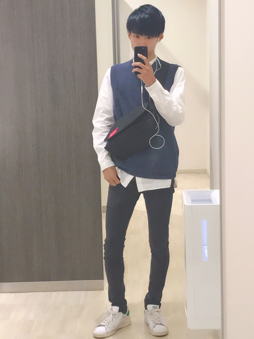 「Manhattan Portage、マンハッタンポーテージ、LIDnM、リドム、リドム黒スキニー、adidas、アディダス、スタンスミス、ニットベスト、ootd」｜「adidasのADIDAS アディダス　STAN SMITH スタンスミス M20324 *RWHT/RWHI/FAIR（スニーカー、ホワイト系）」を使った、kenさん（メンズ・169cm）の夏コーディネートの1枚目の写真