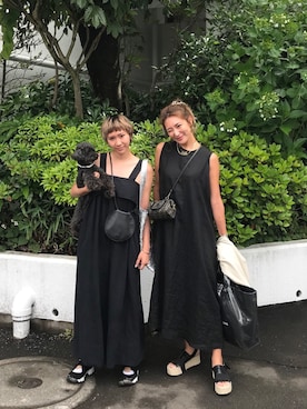 「COMME des GARCONS（コムデギャルソン）のアイテム（バッグ）」を使った、小竹麻美さん（レディース・163cm）の春コーディネート