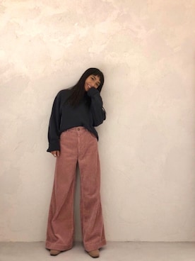 「スエードシューズ」｜「アイテム（スウェット）」を使った、ALEXIA STAMさん（レディース・155cm）の秋コーディネート
