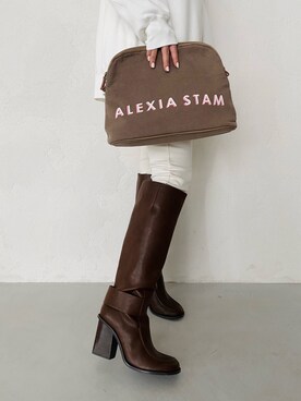 ALEXIA STAM（アリシアスタン）のポーチを使った人気ファッション 