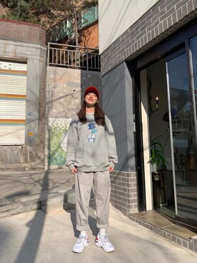 「sweatshirt」｜「アイテム（キャップ）」を使った、aqostudiospaceさん（レディース・164cm）の冬コーディネート