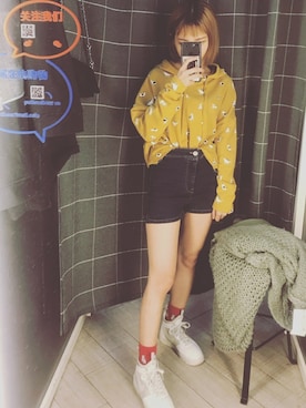 「PULL&BEAR（プルアンドベア）のアイテム（トップス、イエロー系）」を使った、leegali-さん（レディース）の冬コーディネート