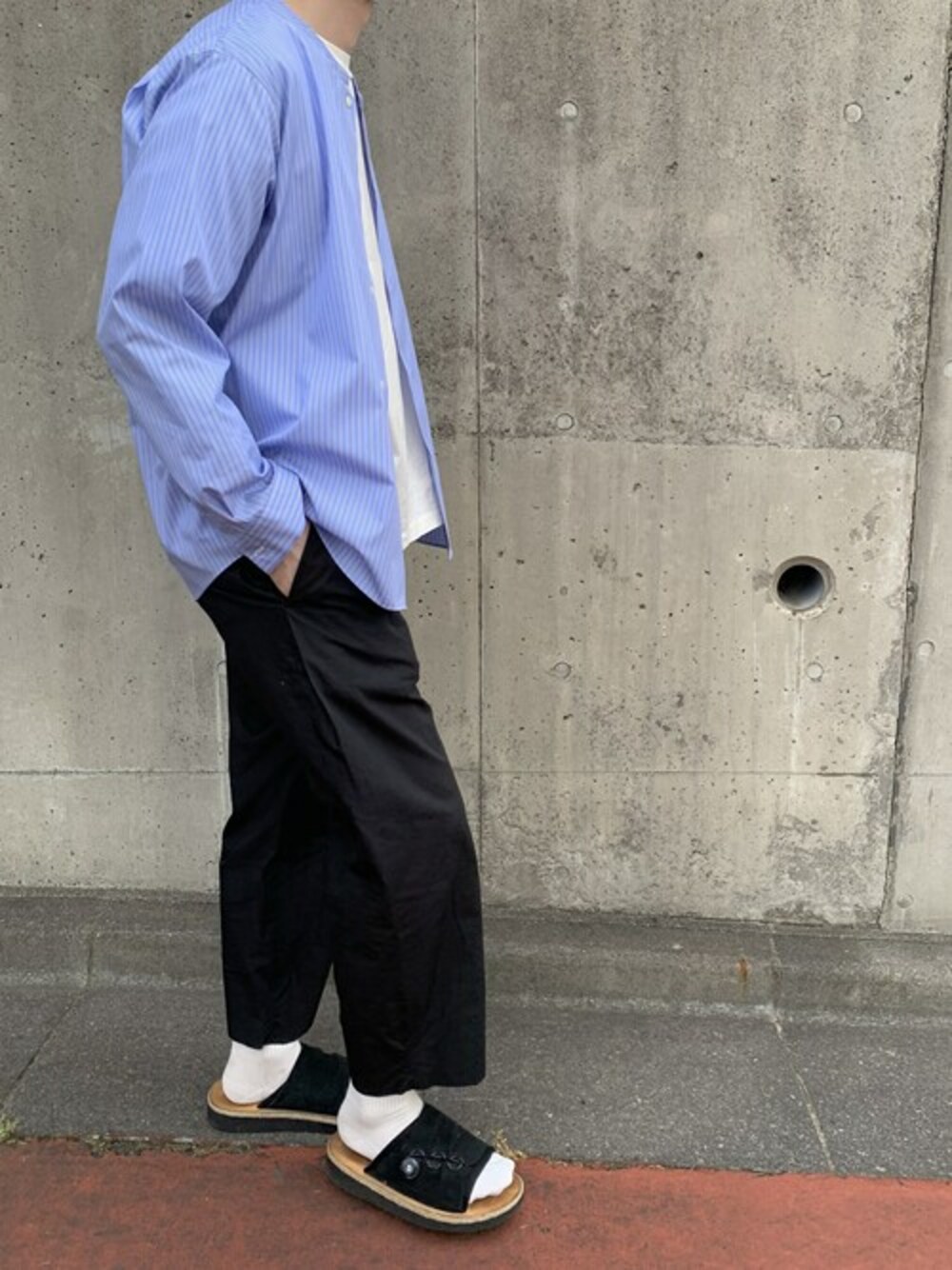 dai＿miyagiさんの「ストライプVネックシャツ（UNITED TOKYO）」を使ったコーディネート