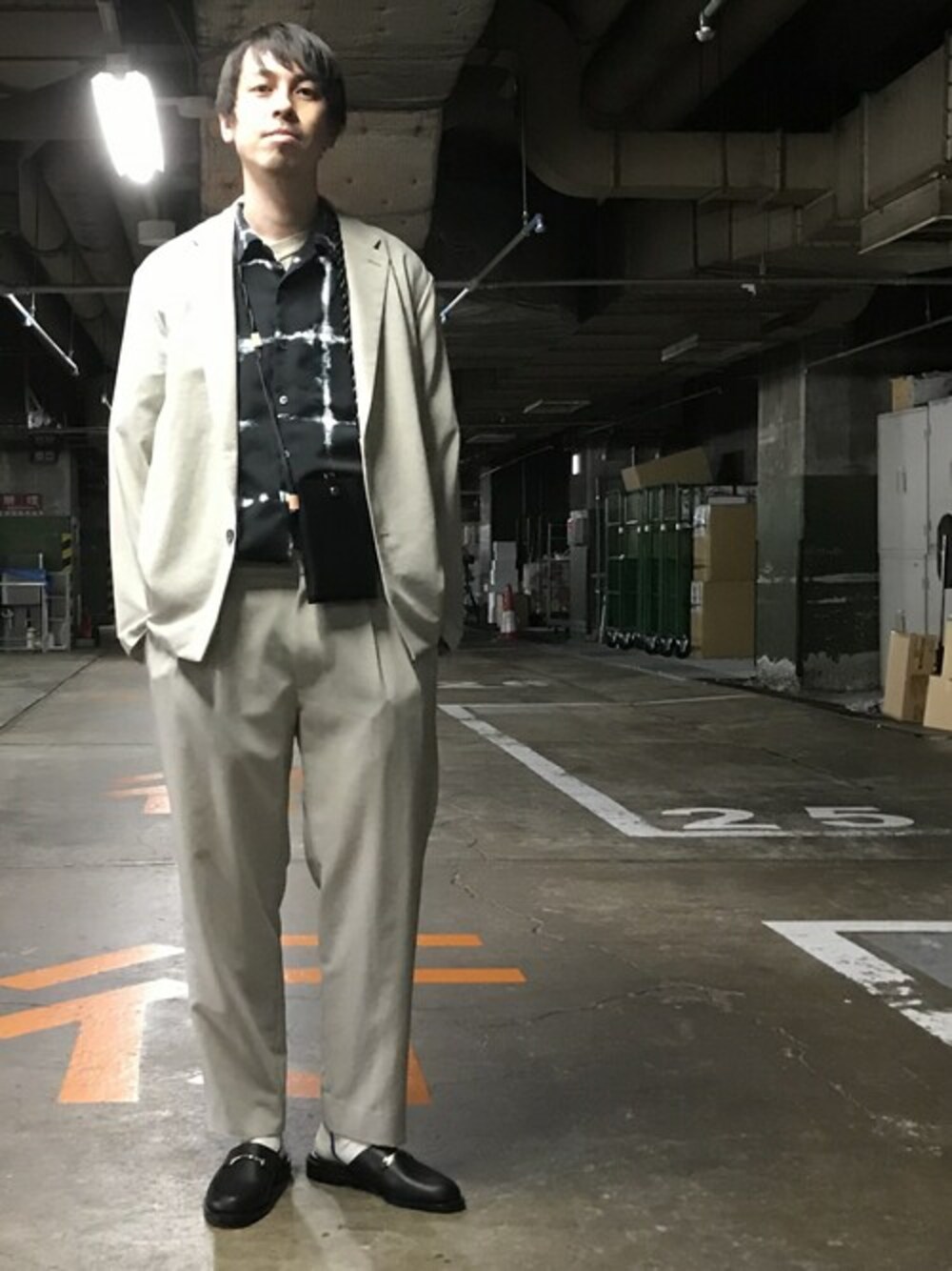 「シャツ、ホワイト、オーバーサイズ、大人カジュアル、ゆるコーデ、開襟シャツ、サコッシュ、UNITED TOKYO、スタッフセンバツ」｜「UNITED TOKYOのｑｕｉｃｋｄｒｙ リネンライク オーバーサイズサマージャケット/セットアップ（テーラードジャケット、ベージュ系）」を使った、dai＿miyagiさん（メンズ・178cm）の夏コーディネートの1枚目の写真