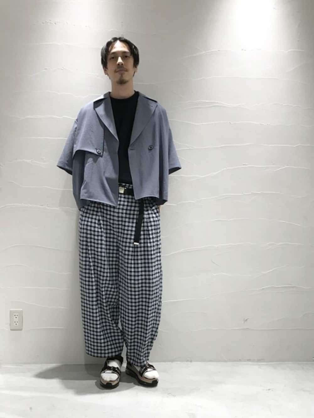 「シャツ、Tシャツ、オーバーサイズ、ワイドパンツ、サンダル、リラックススタイル、サンダルに靴下、UNITED TOKYO」｜「UNITED TOKYOのハーフスリーブトレンチシャツ/オーバーサイズ（シャツ/ブラウス、グレー系）」を使った、dai＿miyagiさん（メンズ・178cm）の夏コーディネートの1枚目の写真