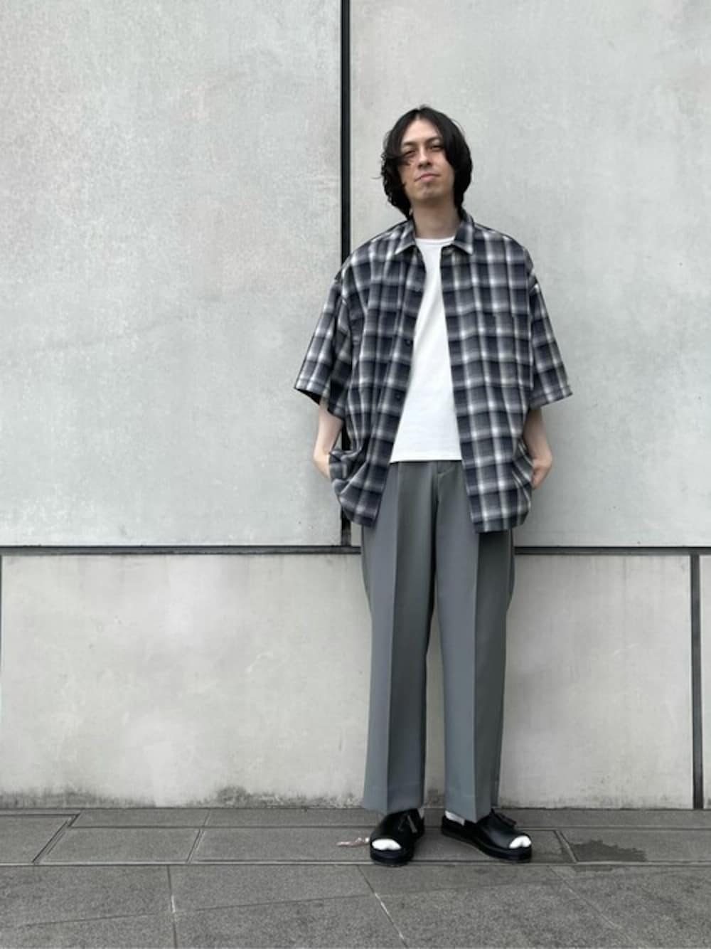 「パンツ、シャツ、スラックス、コーディネート、コーデ」｜「PUBLIC TOKYOのXXXLサマーウールオーバーサイズチェックシャツ（シャツ/ブラウス、ブラック系）」を使った、dai＿miyagiさん（メンズ・178cm）の夏コーディネートの1枚目の写真