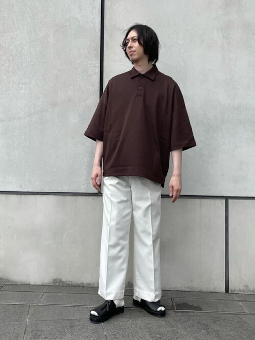 「パンツ、スラックス、スタイリング、コーディネート、コーデ」｜「PUBLIC TOKYOのプレミアムフライスビッグポロ（Tシャツ/カットソー、ブラウン系）」を使った、dai＿miyagiさん（メンズ・178cm）の夏コーディネートの1枚目の写真