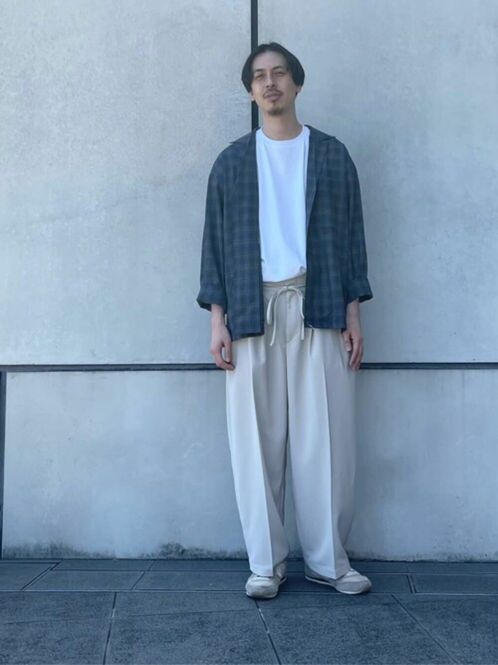 「パンツ、スラックス、スタイリング、コーディネート、コーデ」｜「PUBLIC TOKYOのタックハイウエストワイドパンツ（その他パンツ、ホワイト系）」を使った、dai＿miyagiさん（メンズ・178cm）の夏コーディネートの1枚目の写真